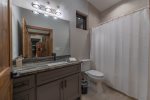 Cohutta Mountain Retreat - Full Bathroom in Garage Suite